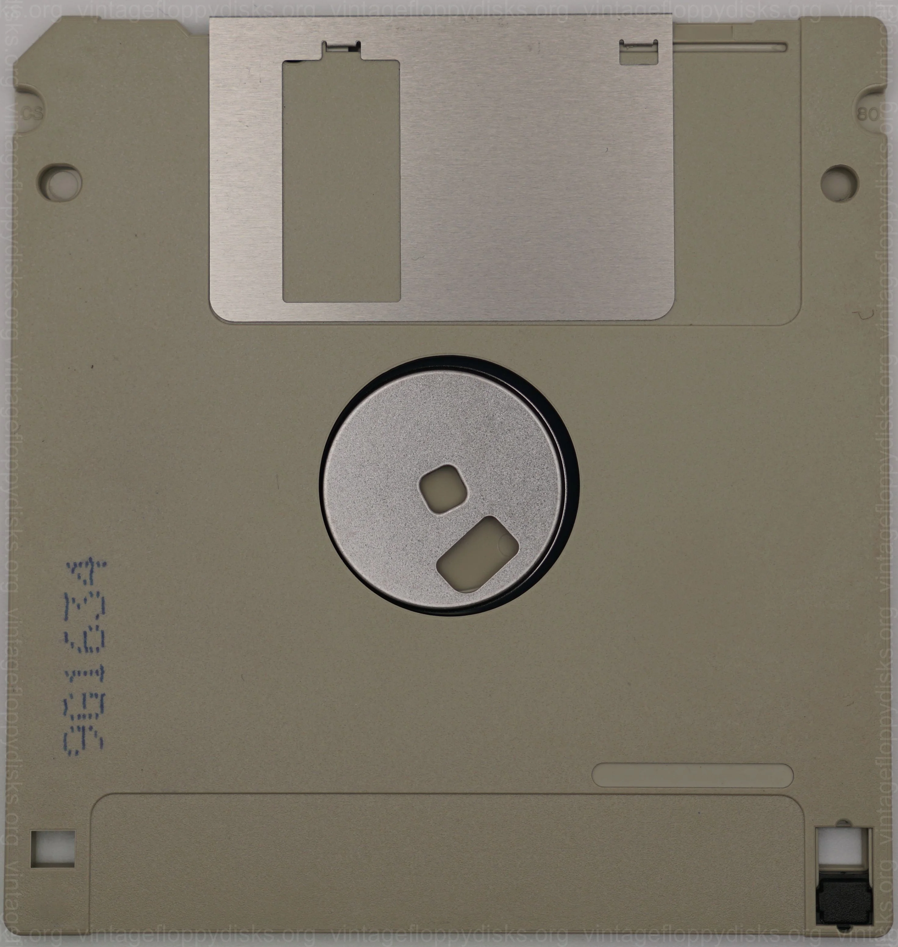 a vintage floppy disk from Generic. Cat. no.: XX-35-0017-004 - Back