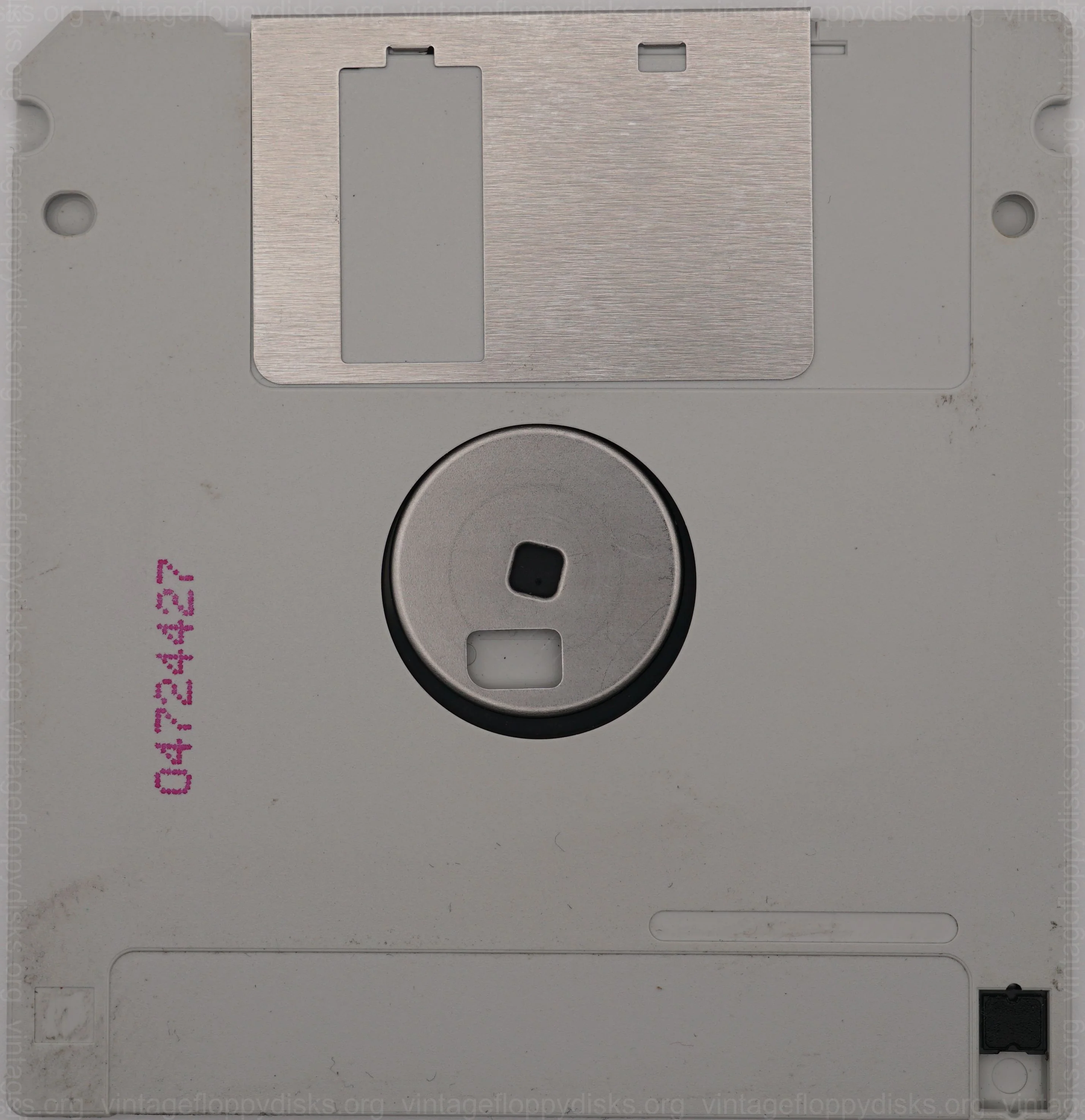 a vintage floppy disk from 3M. Cat. no.: 3M-35-0010-001 - Back