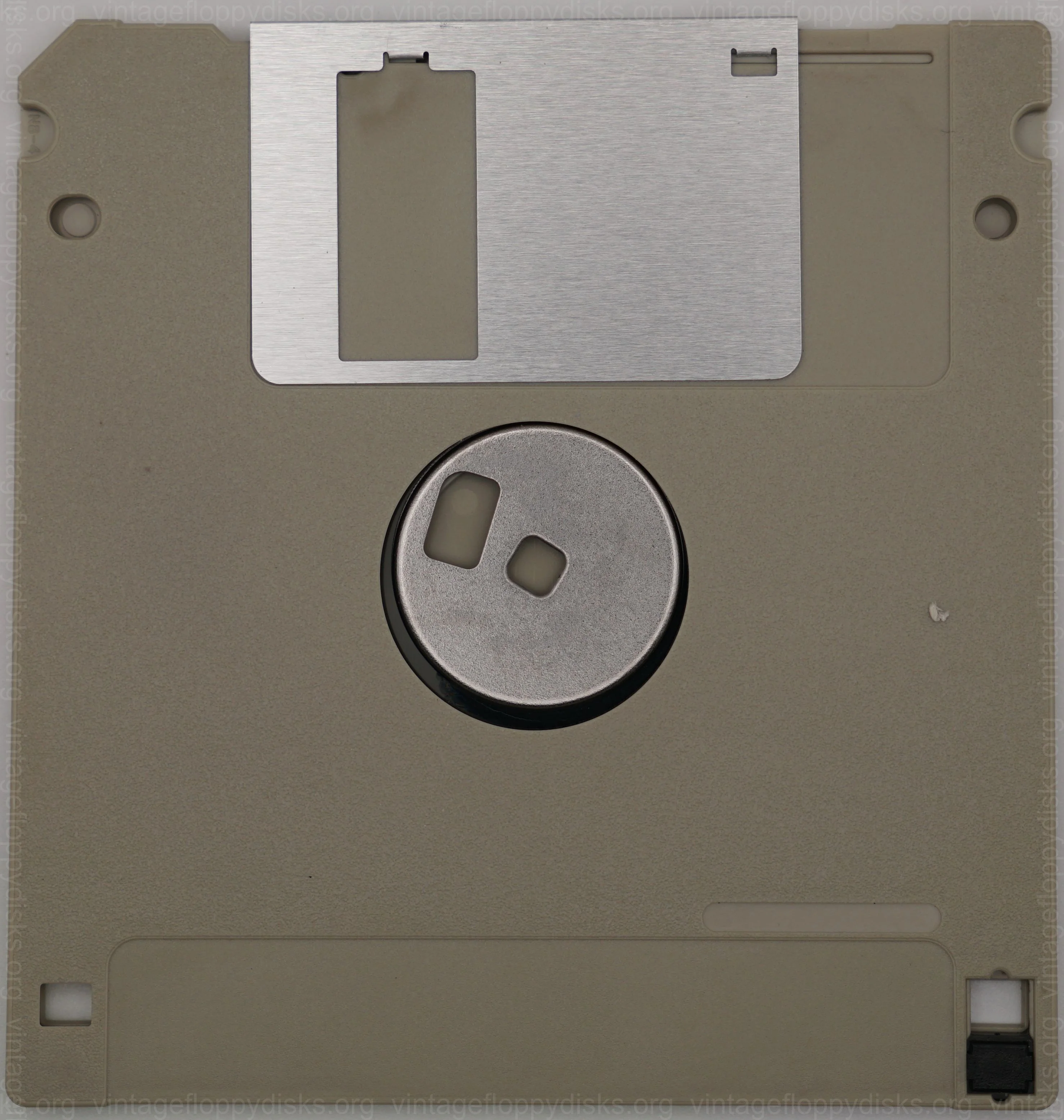 a vintage floppy disk from Generic. Cat. no.: XX-35-0017-002 - Back